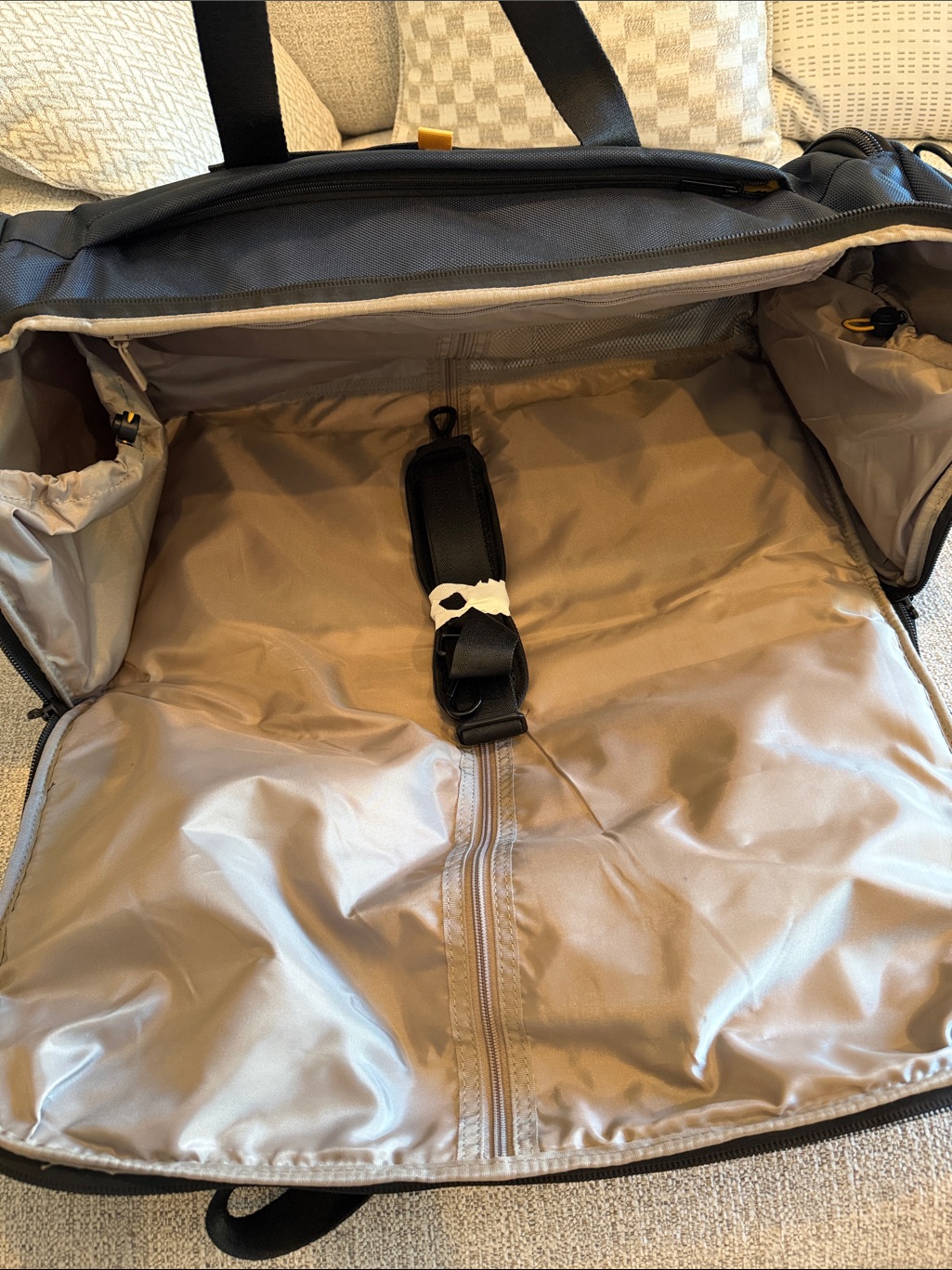 Halfday Premium Garment Duffel Navy Blue Embroidered Hyundai Logo Nwt — image 6 of 8